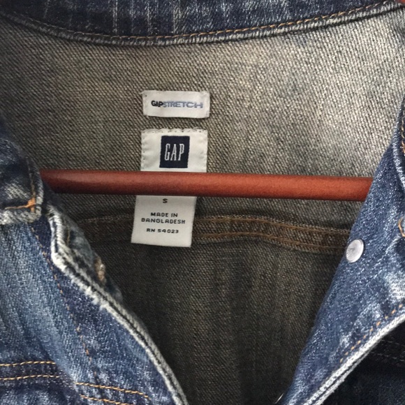 EUC GAP Distress Jean Jacket - Picture 2 of 7